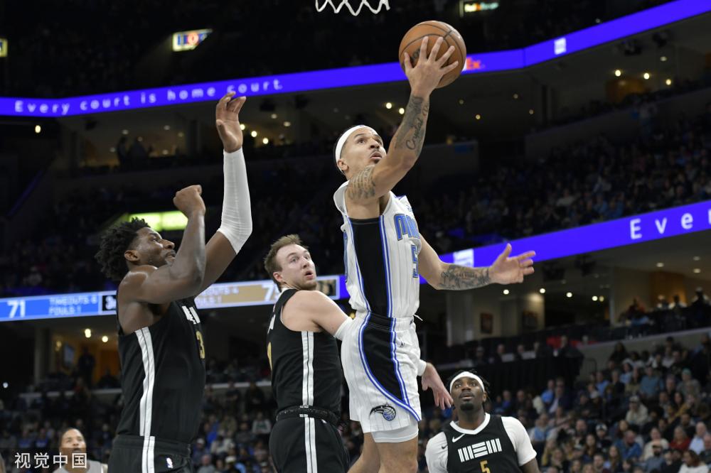 戴维斯肩负 戴维斯肩负