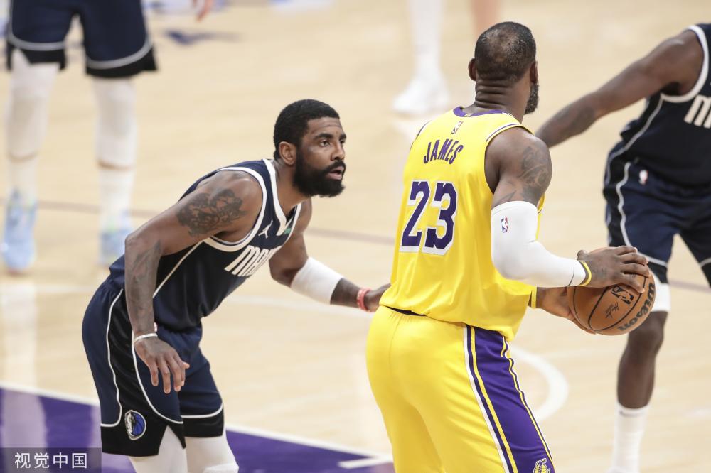 在足球场上 在足球场上